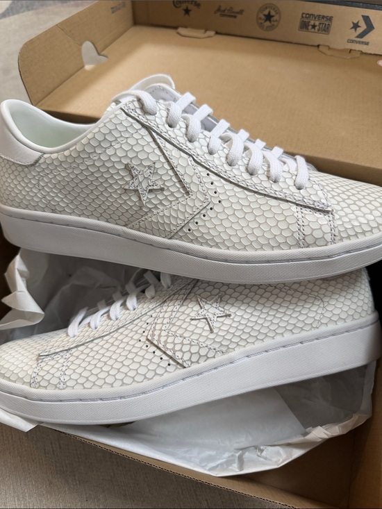 Converse Shoes - Converse White Low-Top Sneakers with Textured Scale Pattern